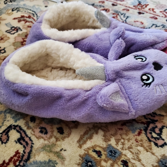 Inside warm cuddly slippers womens sz 7-8 unicorns - Picture 3 of 3